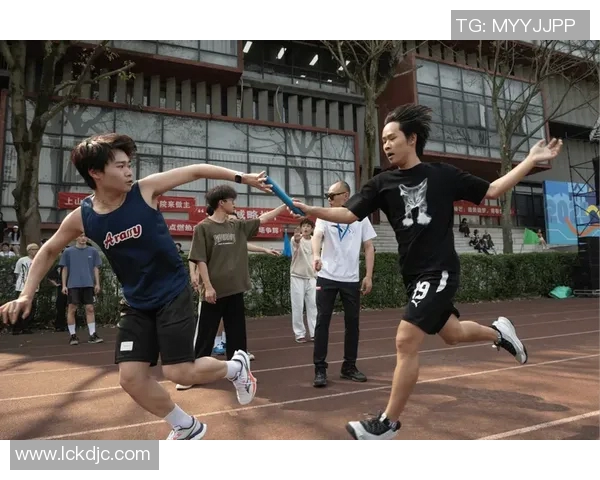 团队协作精神与竞技表现的融合探索：现代团队运动中的策略与心理分析