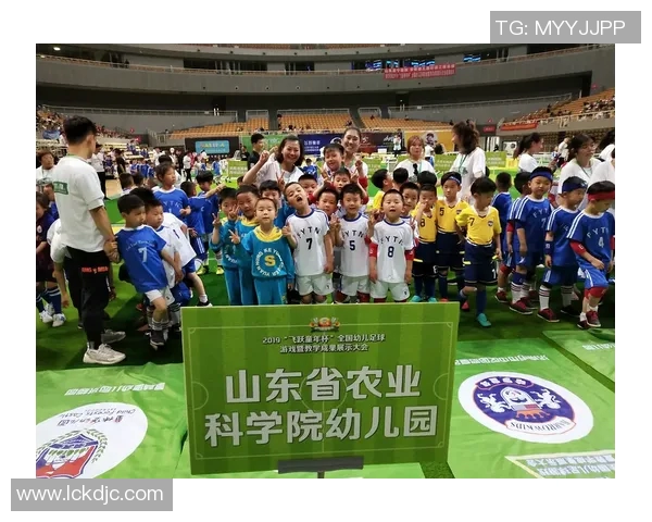 专访李芳:探寻足球领域的成功秘诀与发展之路 专访李芳:探寻足球领域的成功秘诀与发展之路